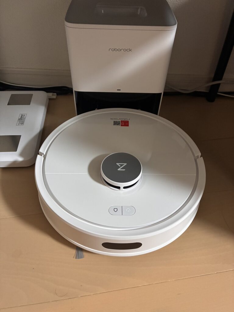 購入したRoborock Q7B+本体と自動ゴミ収集ドック